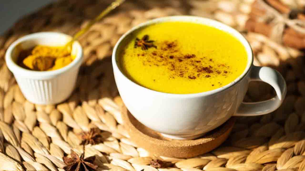 Turmeric Milk | వర్షాకాలంలో పసుపు పాలు తాగితే లభించే బెనిఫిట్స్ ఇవే..