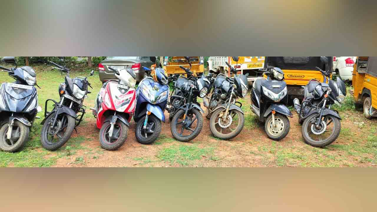 శ్రీశైలం ఫారెస్ట్‌లో జూదం ఆడుతున్న ముఠాపై కేసు.. రూ.1.21 ల‌క్ష‌ల స్వాధీనం..!