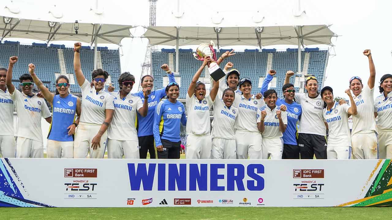 అమ్మాయిలు అదుర్స్‌