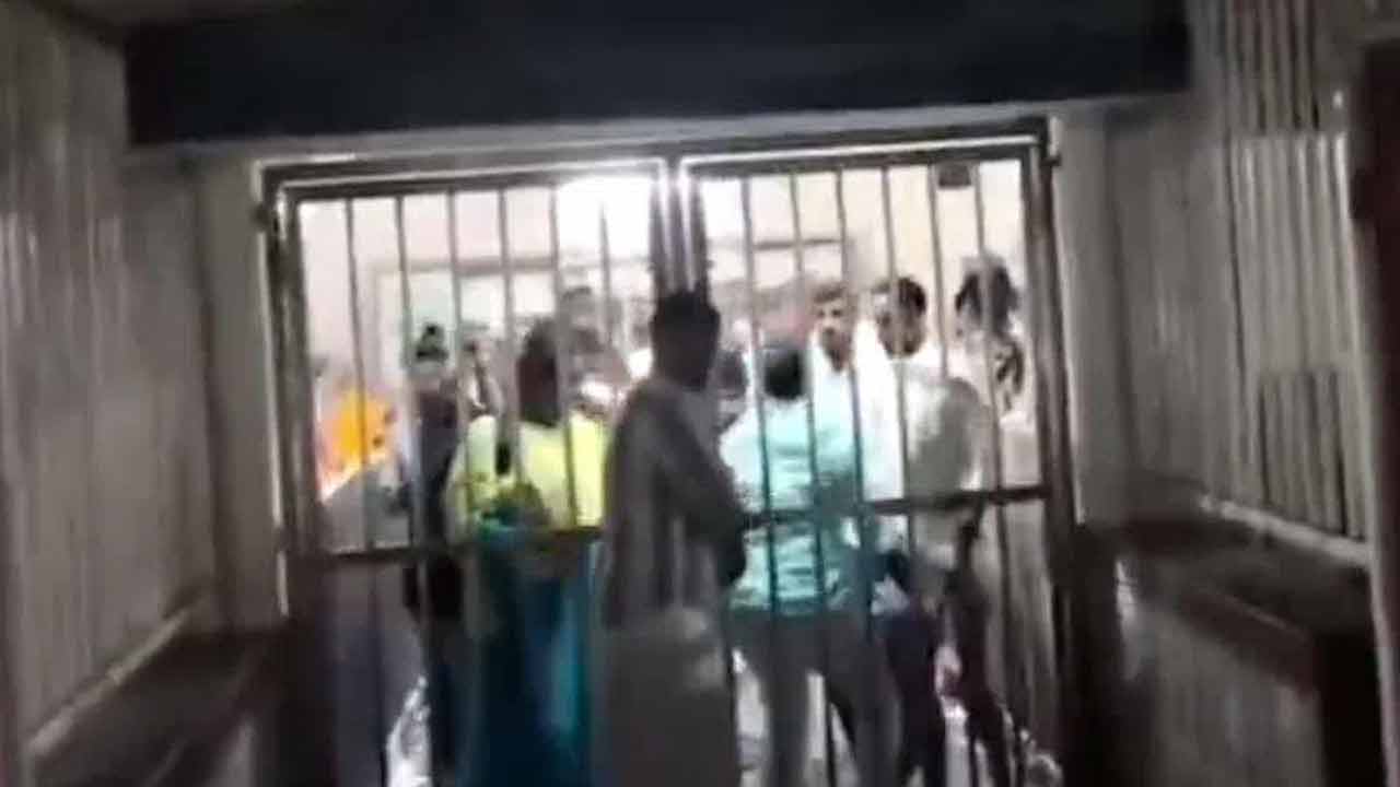 Tirumala | తిరుమలలో ప్రాంక్ వీడియోలు.. భక్తులపై అకతాయిల వెర్రిచేష్టలు