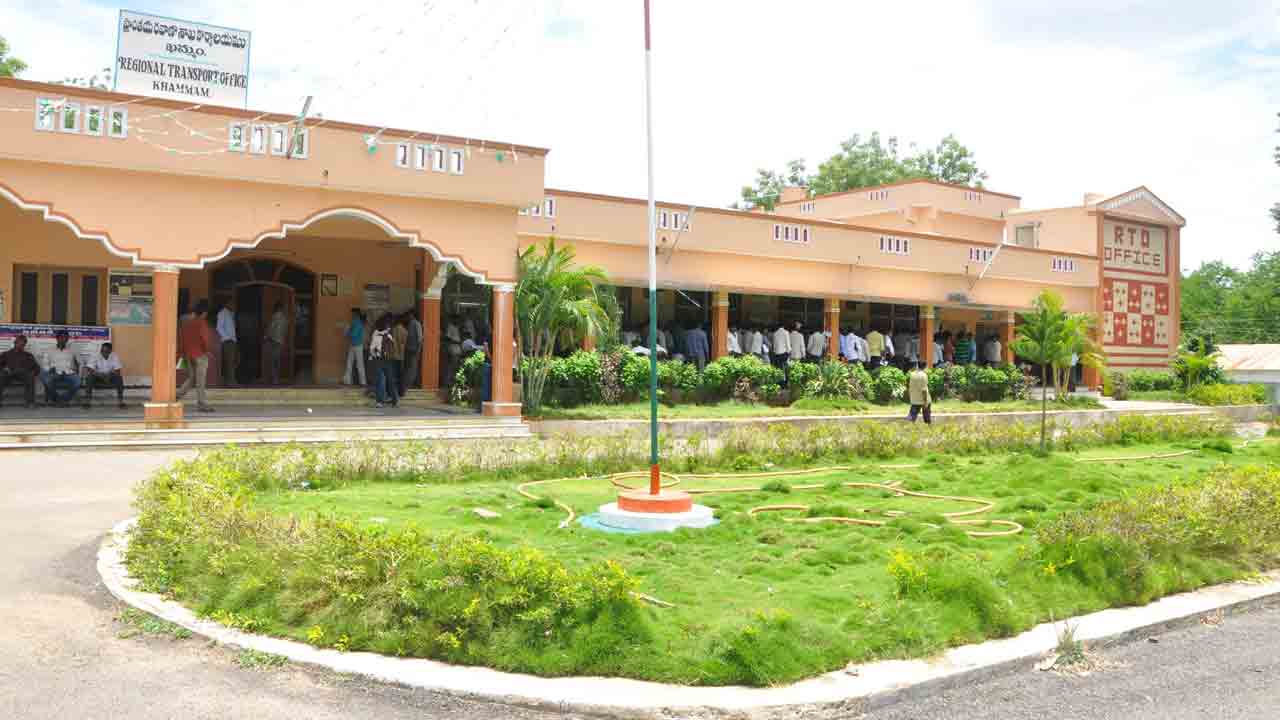 కార్డులకు కటకట