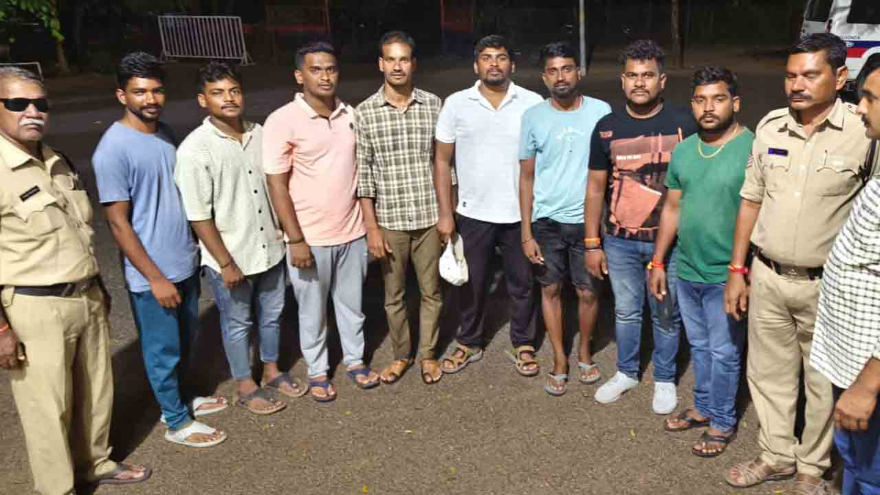 అరెస్టులతో అడ్డగింత