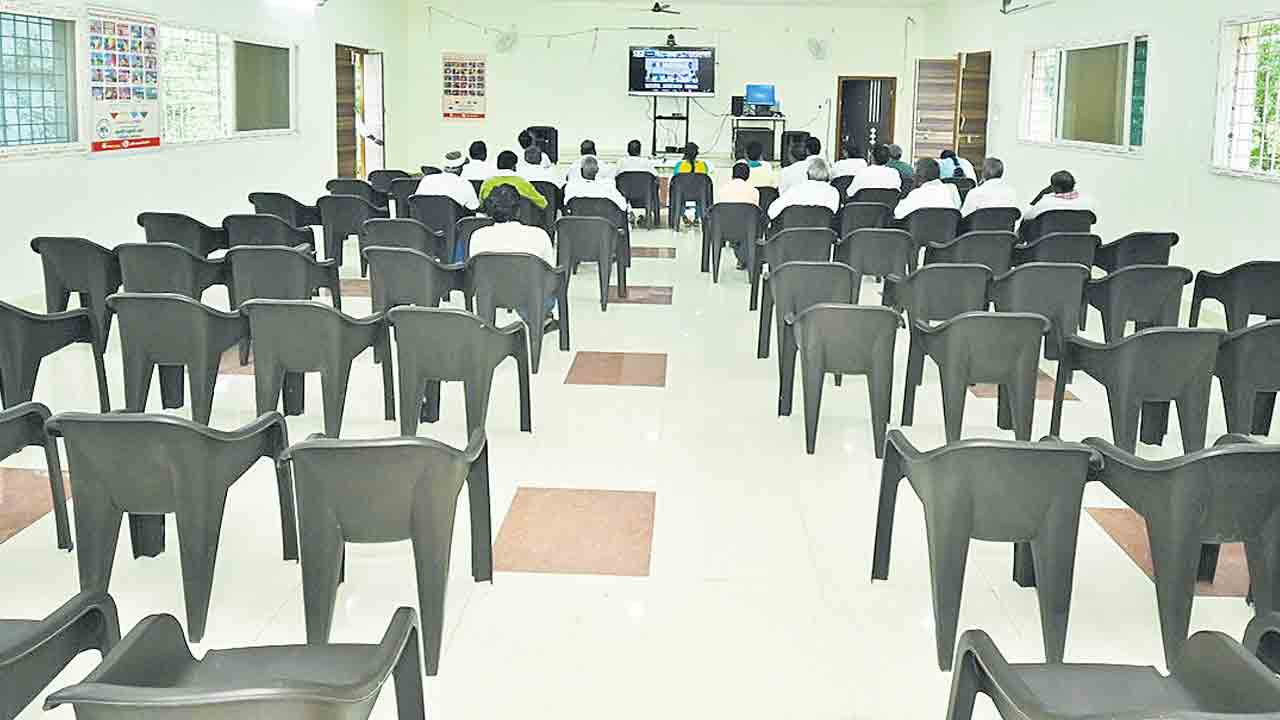 మాఫీ కొందరికే..