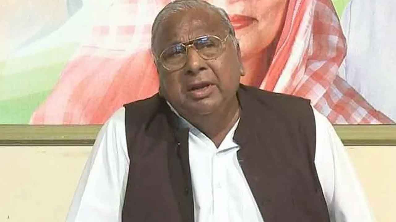 వీ హనుమంతరావుకు అస్వస్థత
