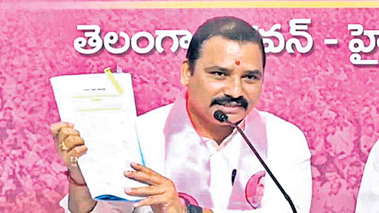 స్మితా సబర్వాల్‌ క్షమాపణ చెప్పాలి