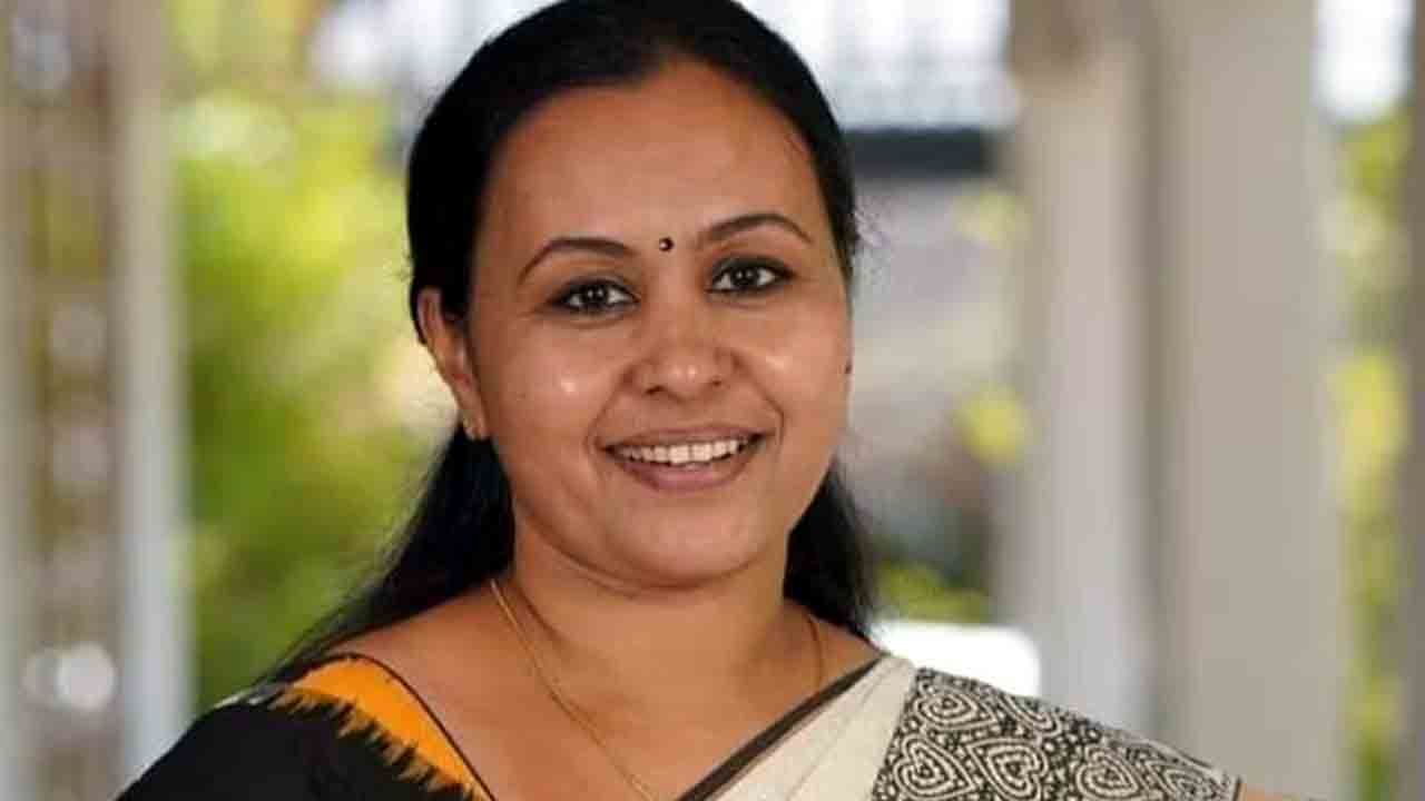 Veena George | కారు ప్రమాదానికి గురైన కేరళ ఆరోగ్య మంత్రి వీణా జార్జ్‌.. వయనాడ్‌ వెళ్తుండగా ఘటన