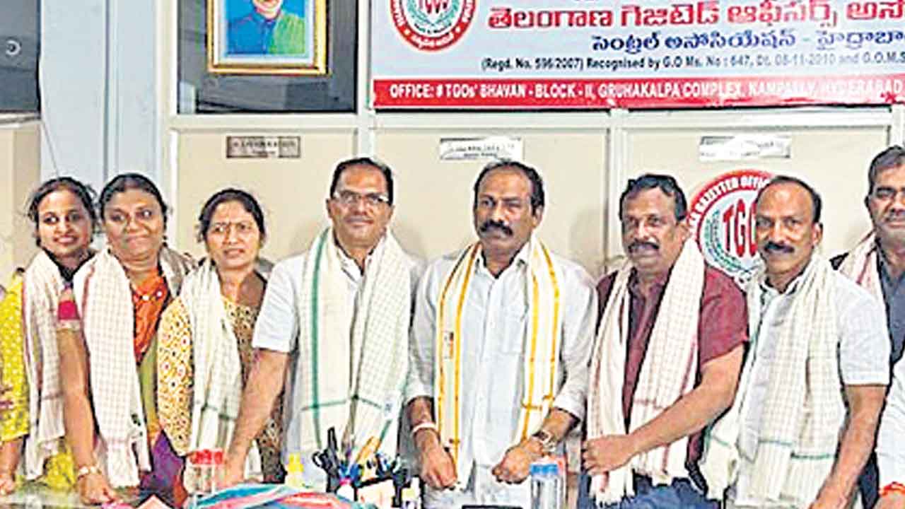 టీజీవోఏ సిటీ అధ్యక్షుడిగా వెంకట్‌ గండూరి