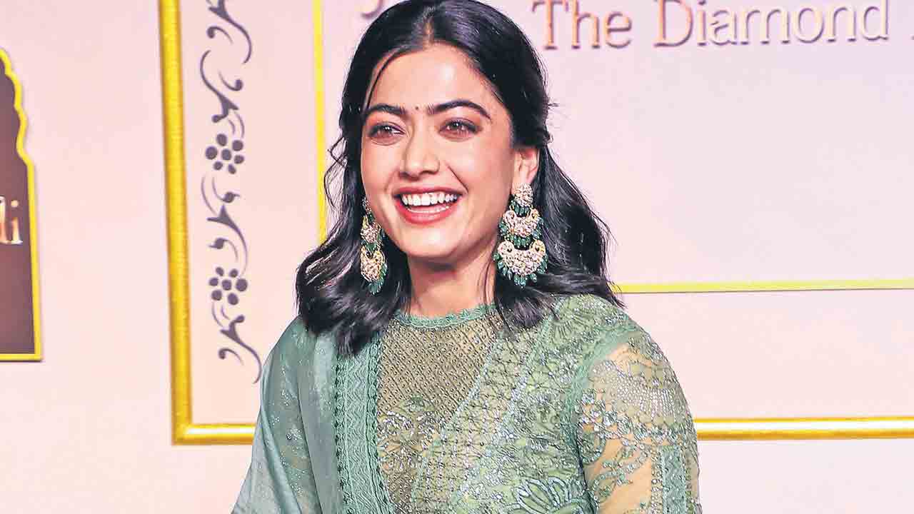 Rashmika Mandanna | అప్పుడు విజయ్‌ని చూసి భయపడ్డా: రష్మిక మందన్న