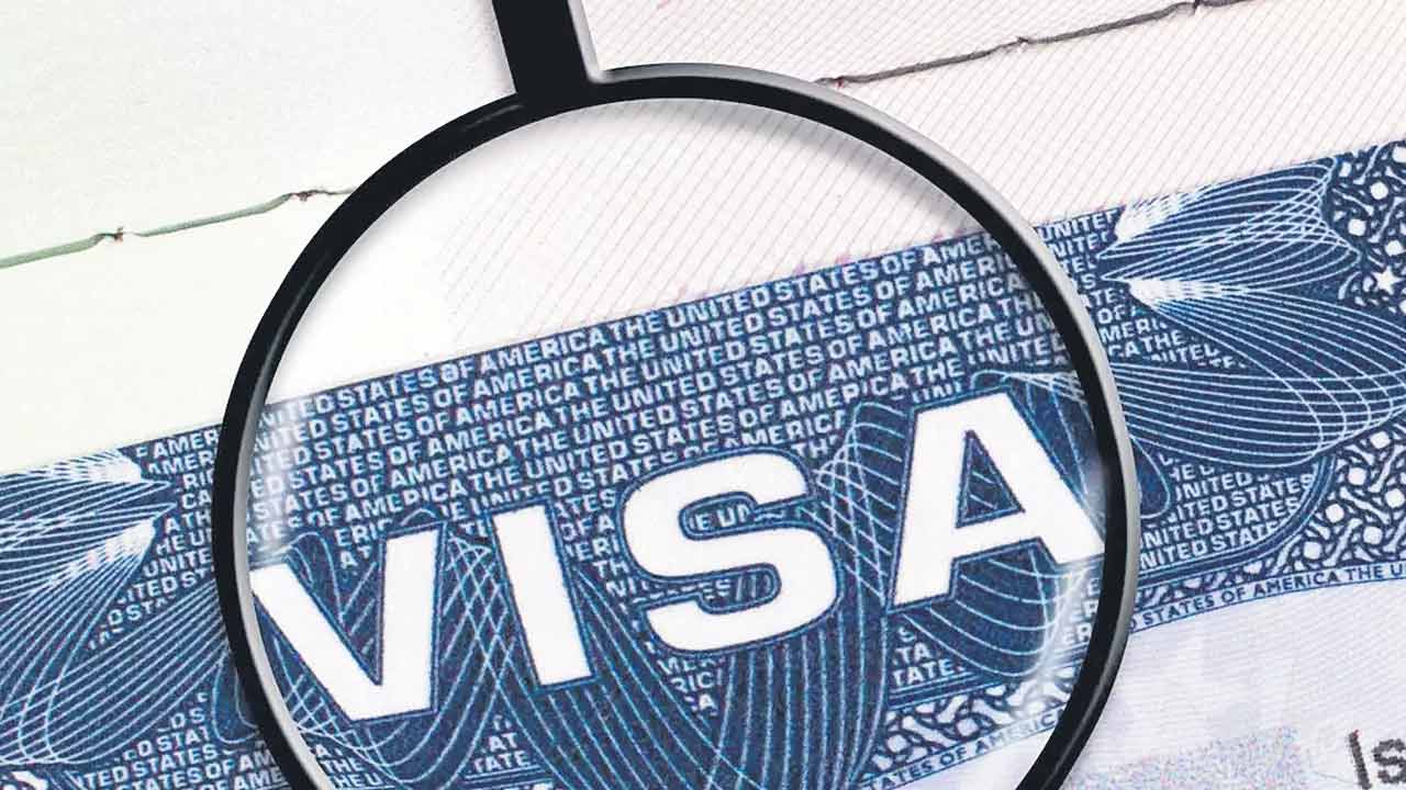 Visa | విదేశాలకు వెళ్లే విద్యార్థులకు షాకింగ్‌ న్యూస్‌.. కీలక నిర్ణయం తీసుకున్న ఆస్ట్రేలియా, బ్రిటన్‌