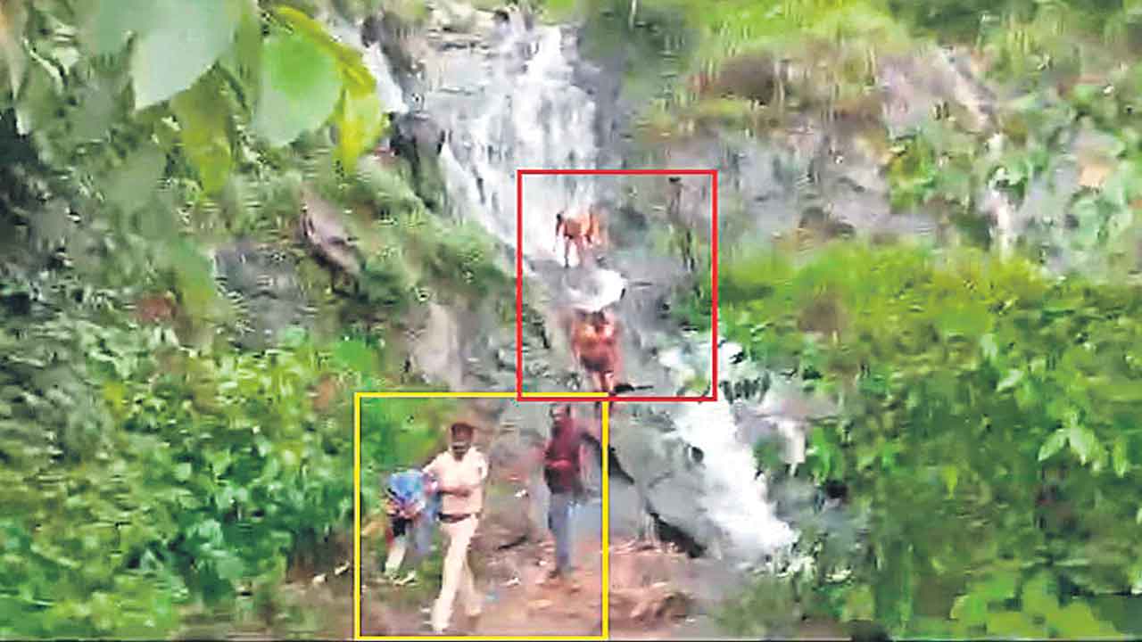 Charmadi Waterfalls | పర్యాటకుల బట్టలెత్తుకెళ్లిన పోలీసులు.. ఎందుకో తెలుసా?