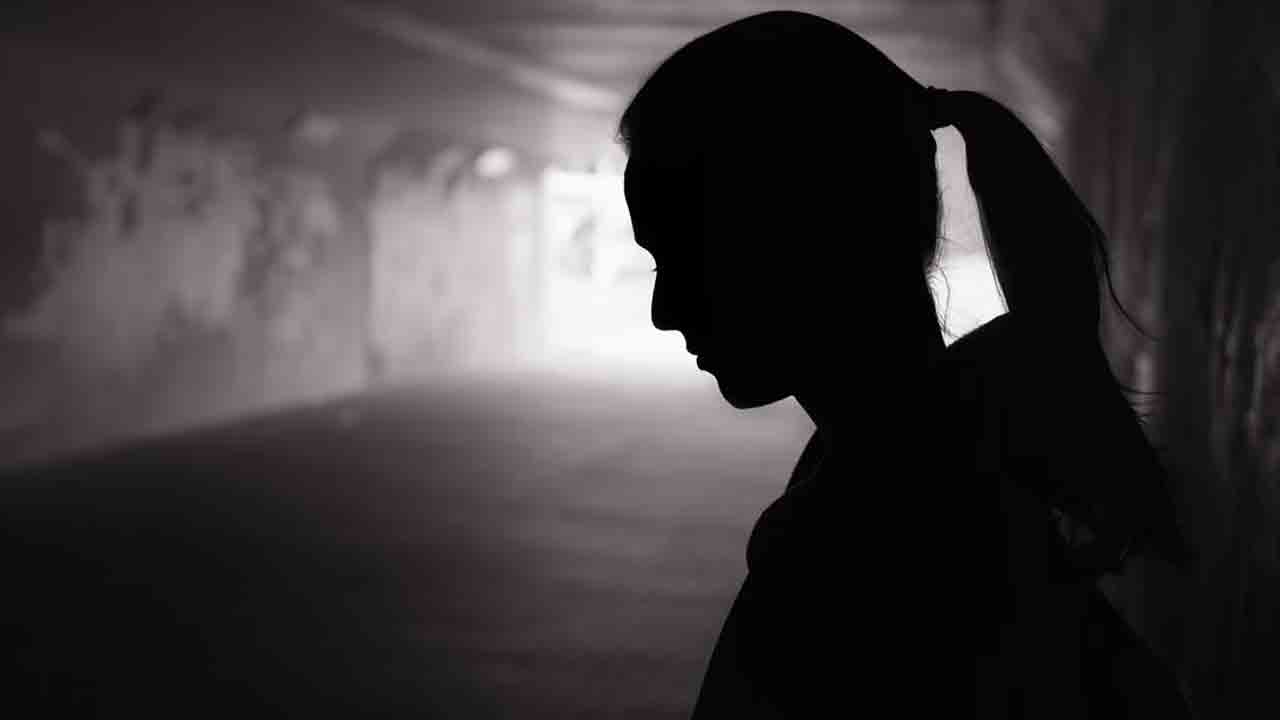 Missing woman | బెల్లంపల్లిలో అదృశ్యం అయిన మహిళ కాజీపేట రైల్వేస్టేషన్లో ప్రత్యక్షం.. తిరిగి బంధువులకు అప్పగించిన పోలీసులు
