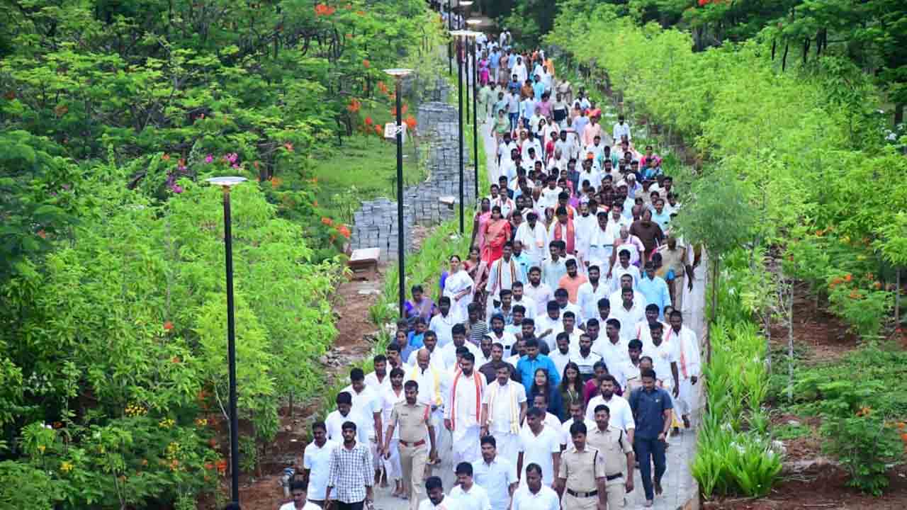 Yadagirigutta | యాదగిరిగుట్టలో గిరి ప్రదక్షిణ.. భారీగా పాల్గొన్న భక్తులు