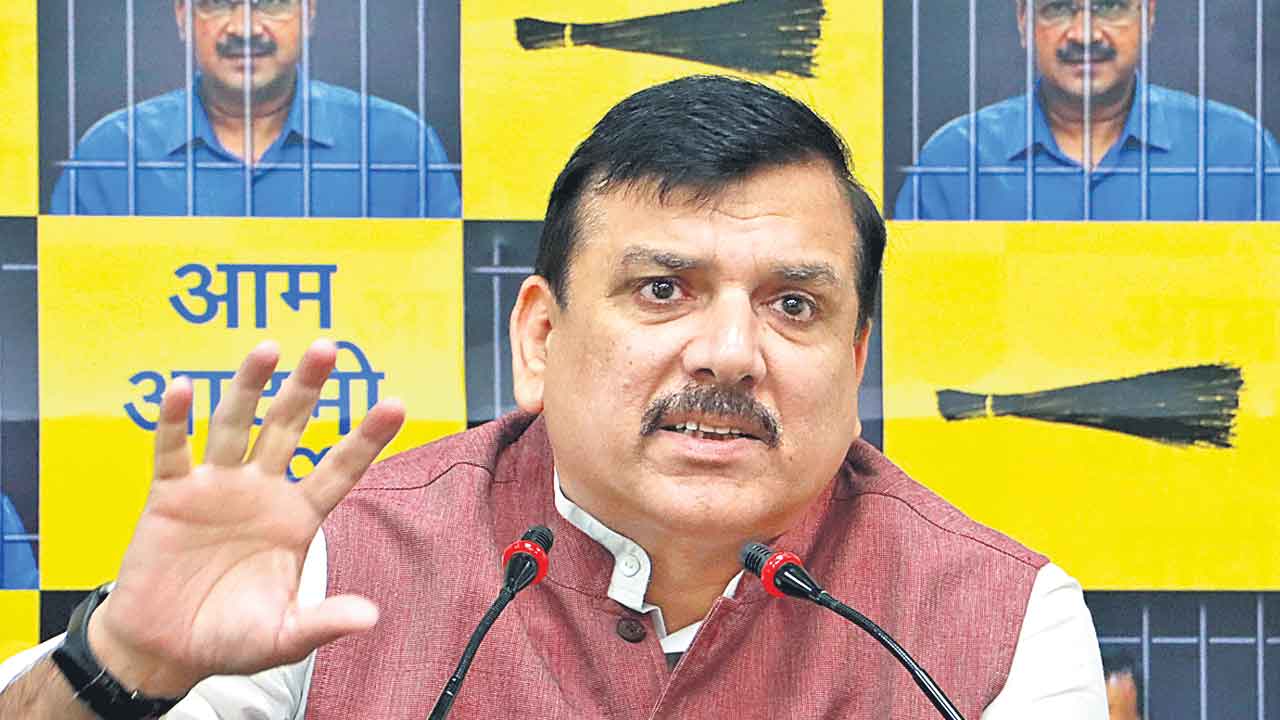 కేజ్రీవాల్‌ ప్రాణాలతో బీజేపీ చెలగాటం