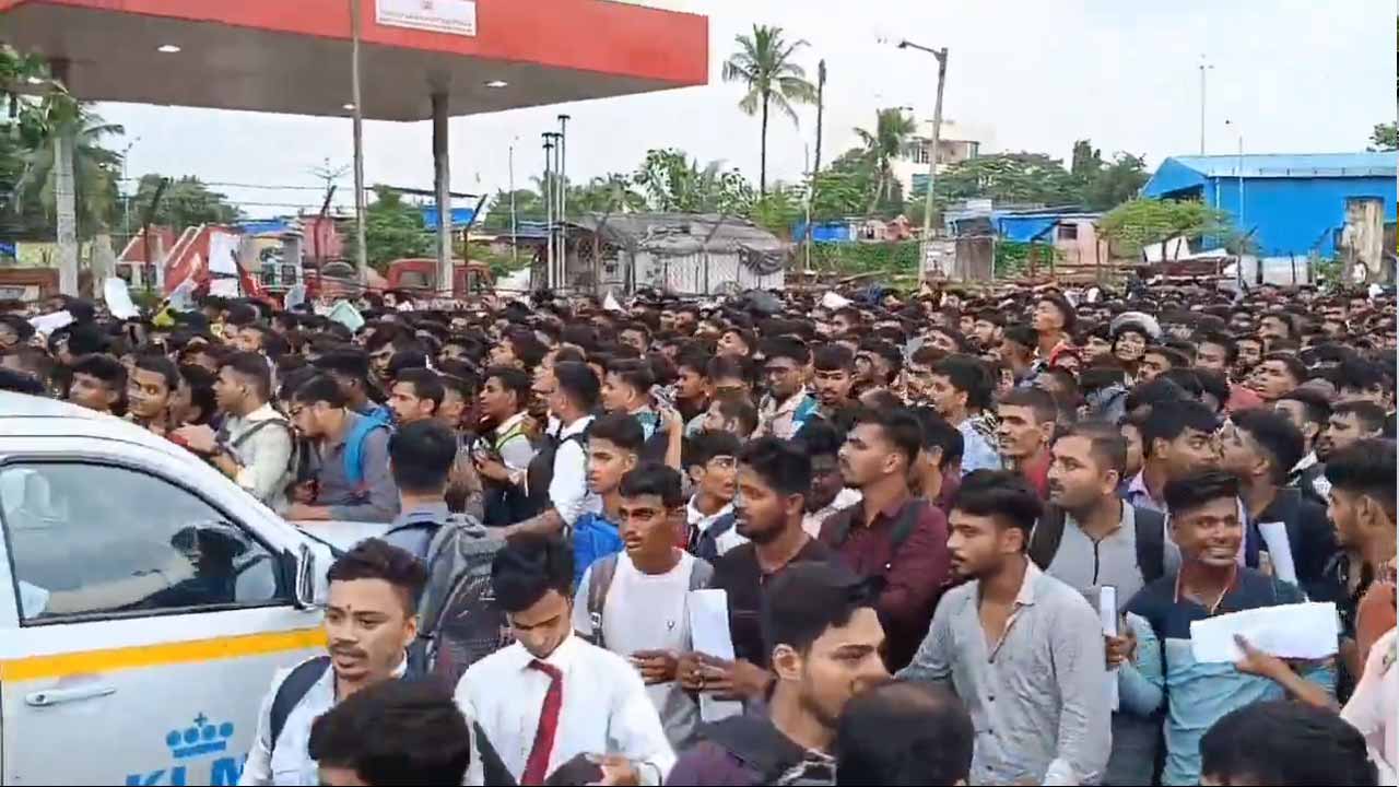 Air India: ఎయిర్ ఇండియా వాకిన్‌లో తొక్కిస‌లాట‌.. 600 పోస్టుల కోసం ఎగ‌బ‌డ్డ 25వేల మంది.. వీడియో