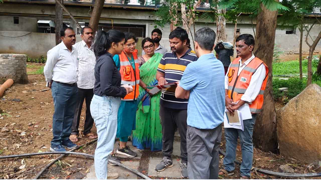 Amrapali | దోమలు ఉత్పత్తి అయ్యే హాట్‌స్పాట్‌లపై ప్రత్యేక దృష్టి పెట్టండి : ఆమ్రపాలి