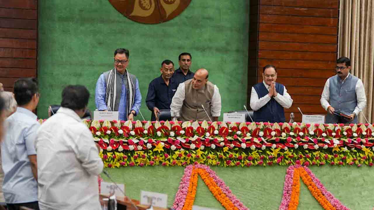 అఖిలపక్ష భేటీ : కన్వర్‌ యాత్ర వివాదం, నీట్ పేపర్‌ లీక్‌ అంశాలపై విపక్షం గరం