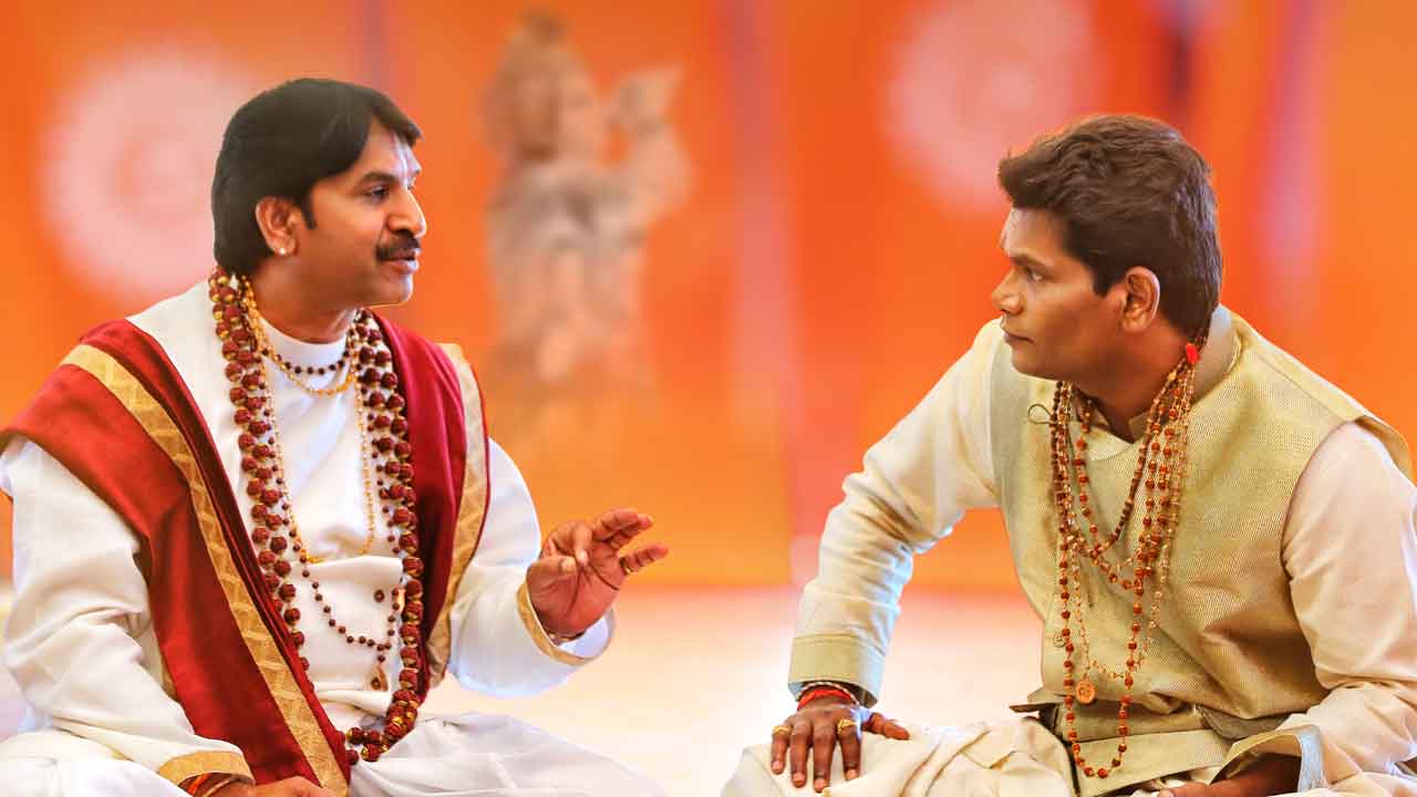 నవ్వులు పంచే చతుర్‌ వితుర్‌