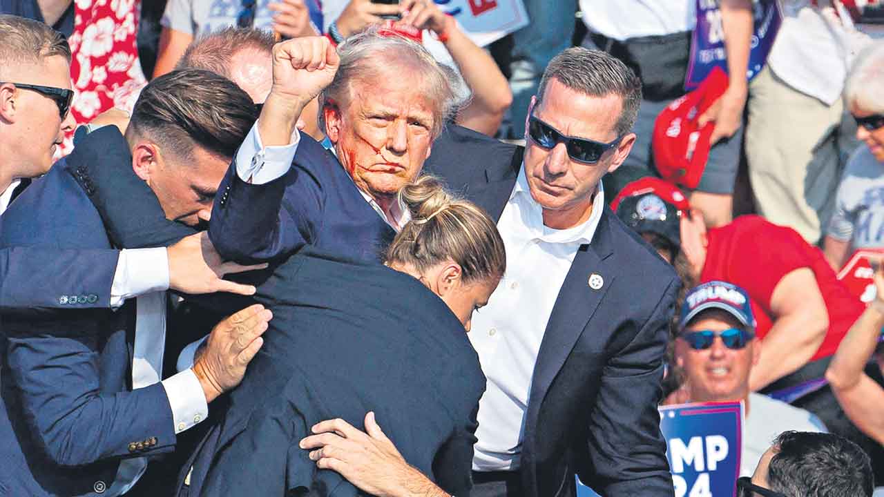 Donald Trump | డొనాల్డ్‌ ట్రంప్‌పై హత్యాయత్నం.. తృటిలో ప్రాణాలతో బయటపడ్డ అమెరికా మాజీ అధ్యక్షుడు