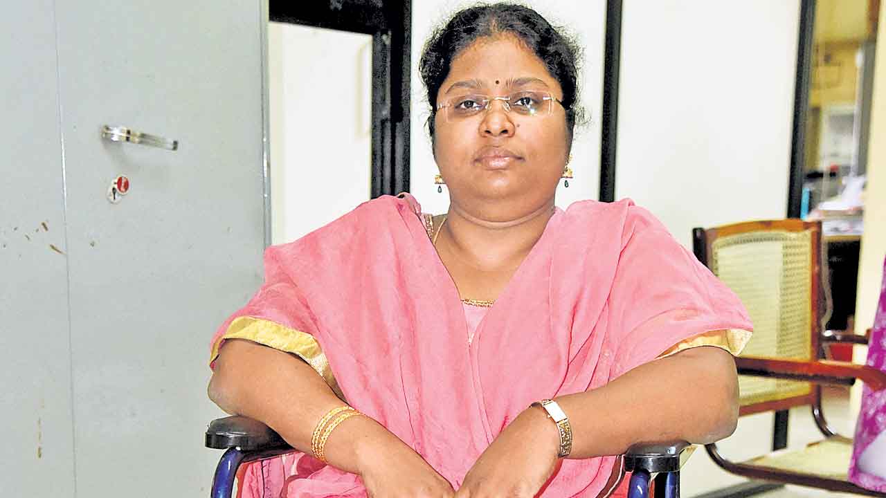 సివిల్‌ సర్వీస్‌ గౌరవాన్ని మంటగలిపే యత్నం