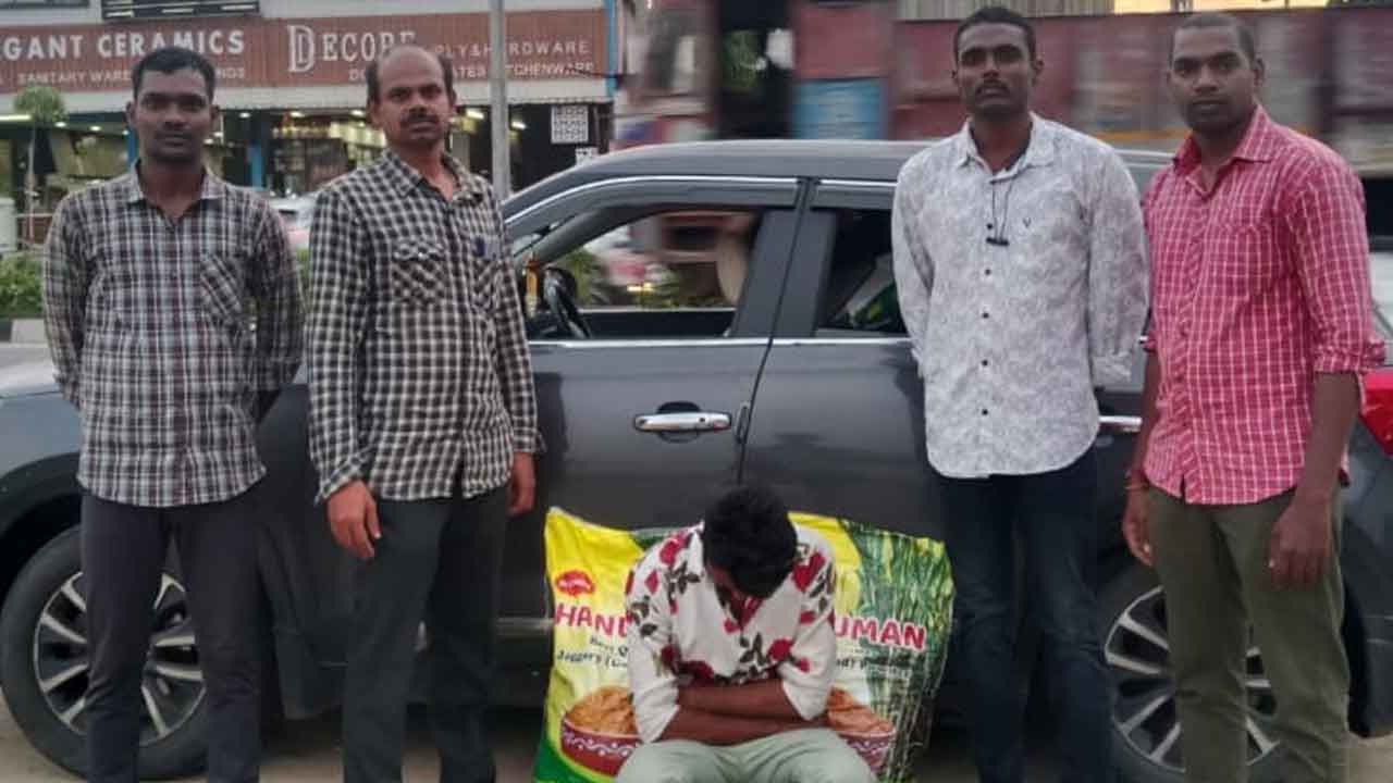 Seizure of jaggery | కారులో తరలిస్తున్న బెల్లం, నాటుసారా పట్టివేత