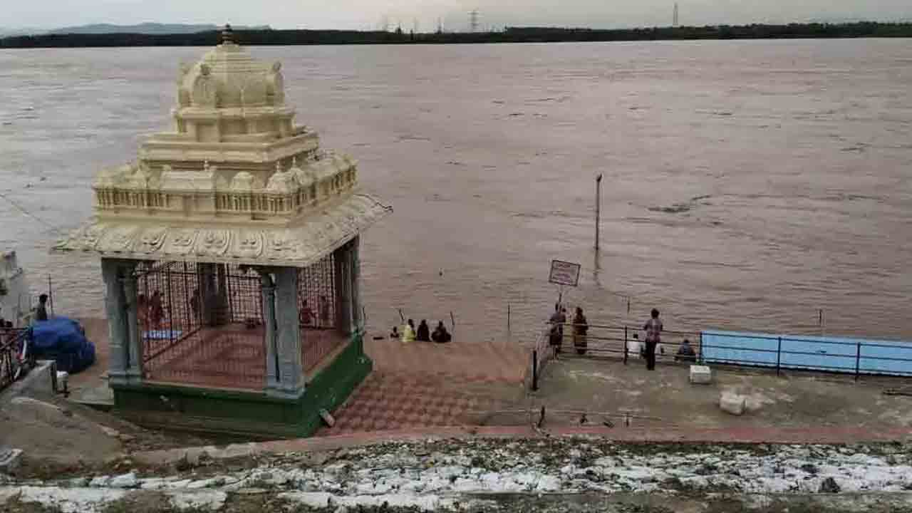 Bhadrachalam | భద్రాచలం వద్ద తగ్గిన గోదావరి నీటిమట్టం