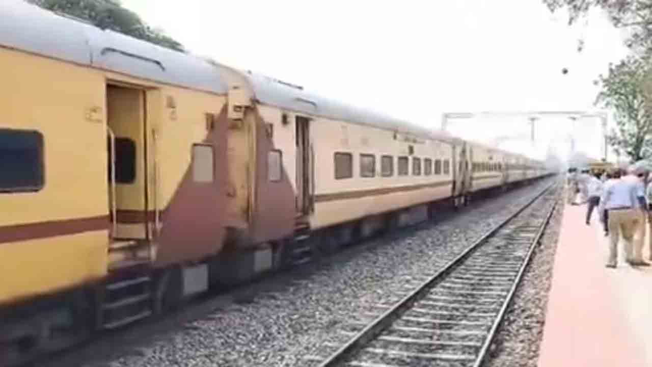 Express Train | జమ్మూ – జోధ్‌పూర్‌ ఎక్స్‌ప్రెస్‌ రైలుకు బాంబు బెదిరింపులు