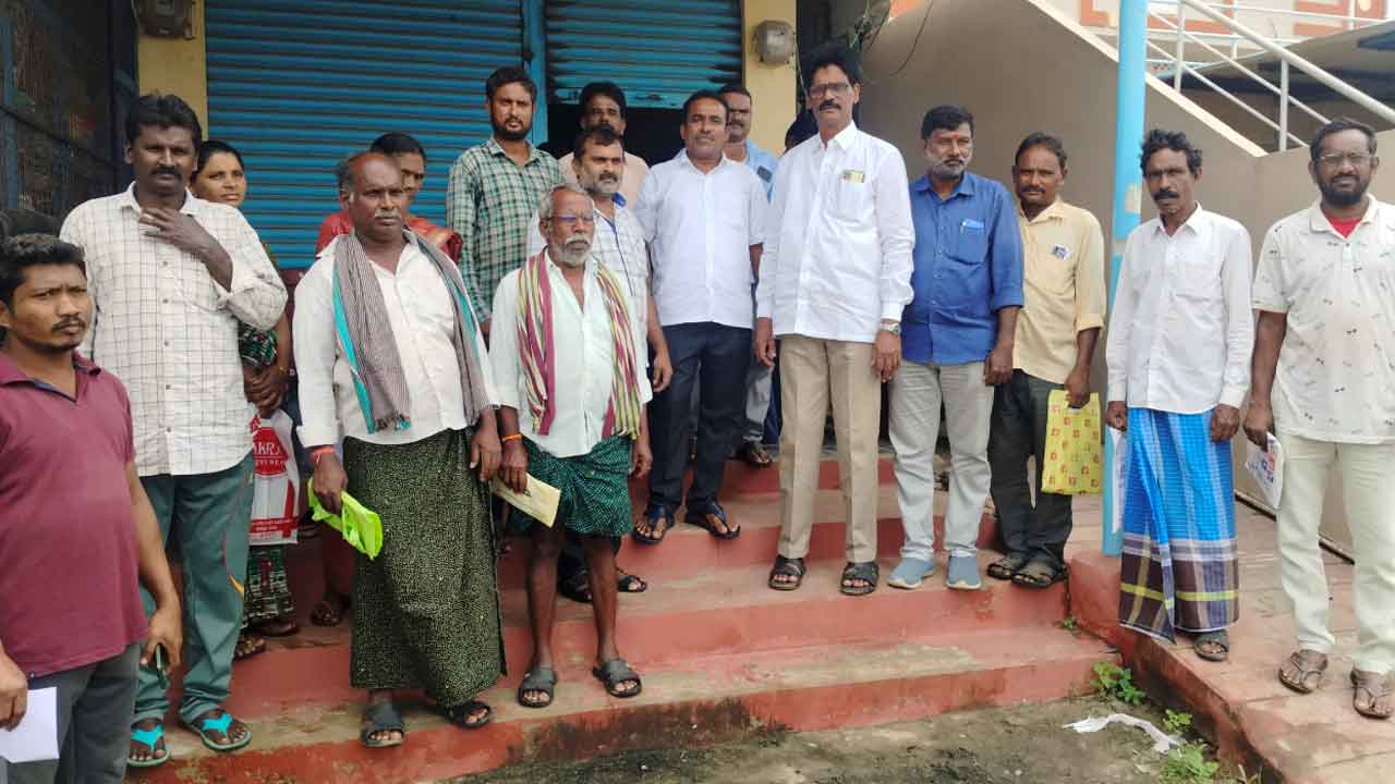 Loan waiver | కొర్రీలు లేకుండా రుణమాఫీ చేయాలని.. రైతుల నిరసన