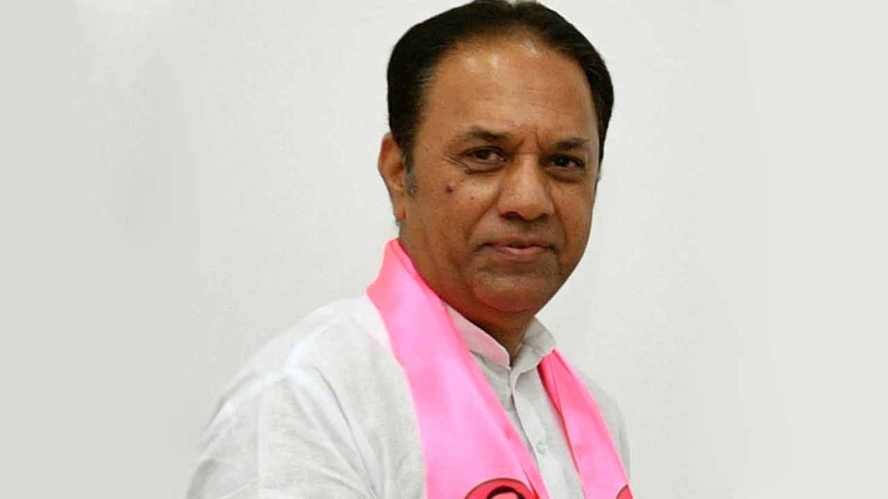 రాజ్యాంగానికి జాతీయ పార్టీల తూట్లు!