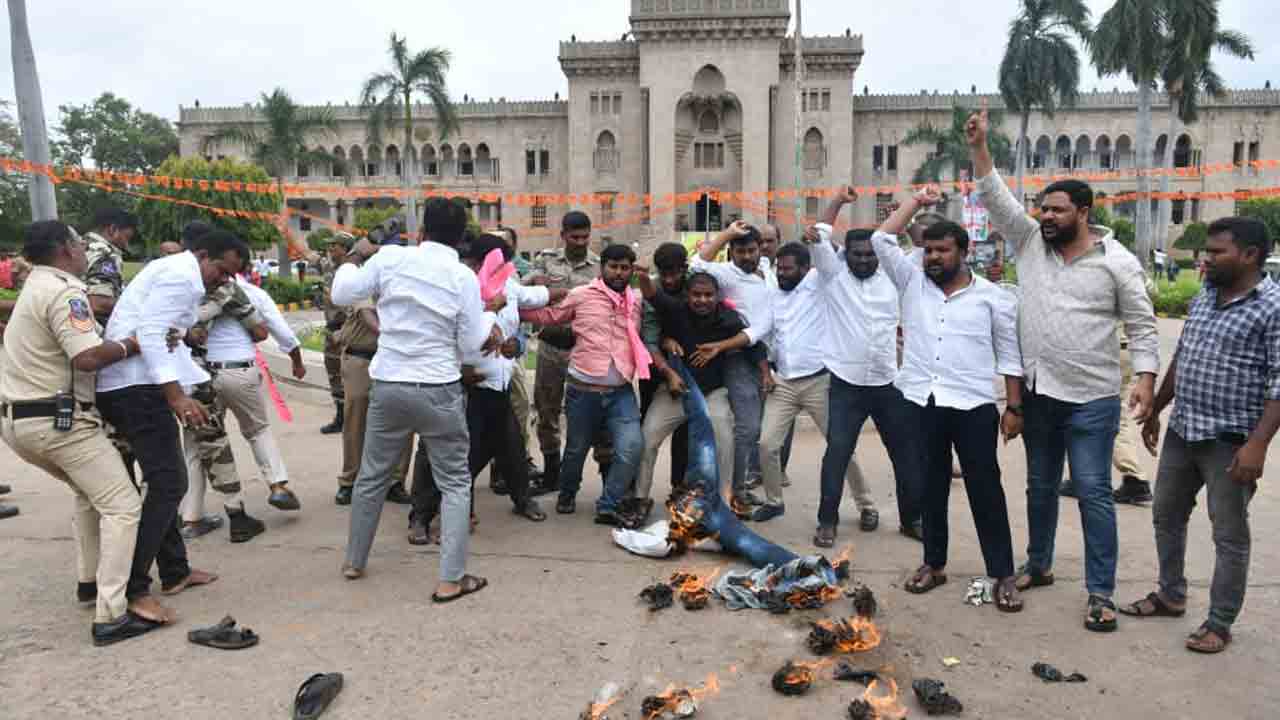 BRSV | ఓయూలో సీఎం రేవంత్ రెడ్డి దిష్టిబొమ్మ ద‌హ‌నం.. బీఆర్ఎస్వీ నాయ‌కులు అరెస్ట్