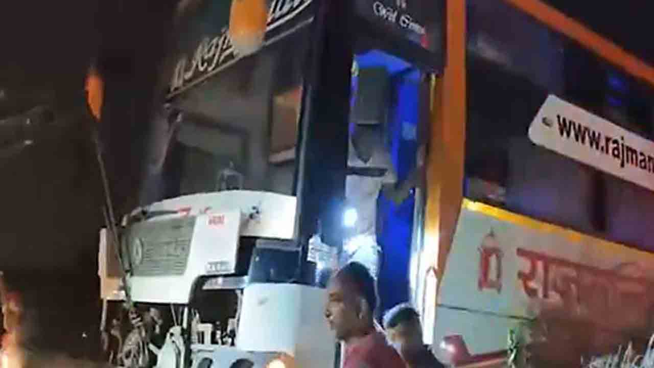 bus collides with truck | ట్రక్కును ఢీ కొట్టిన బస్సు.. ఆరుగురు మృతి