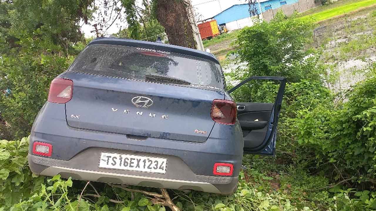 Nizamabad | మహిళలపై నుంచి దూసుకెళ్లిన కారు.. ఇద్దరు మృతి