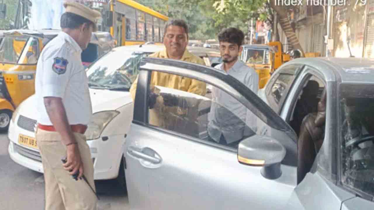 Hyderabad | వాహనాలకు బ్లాక్‌ ఫిలిమ్‌ ఉంటే కేసు నమోదు.. ట్రాఫిక్ పోలీసుల స్పెష‌ల్ డ్రైవ్