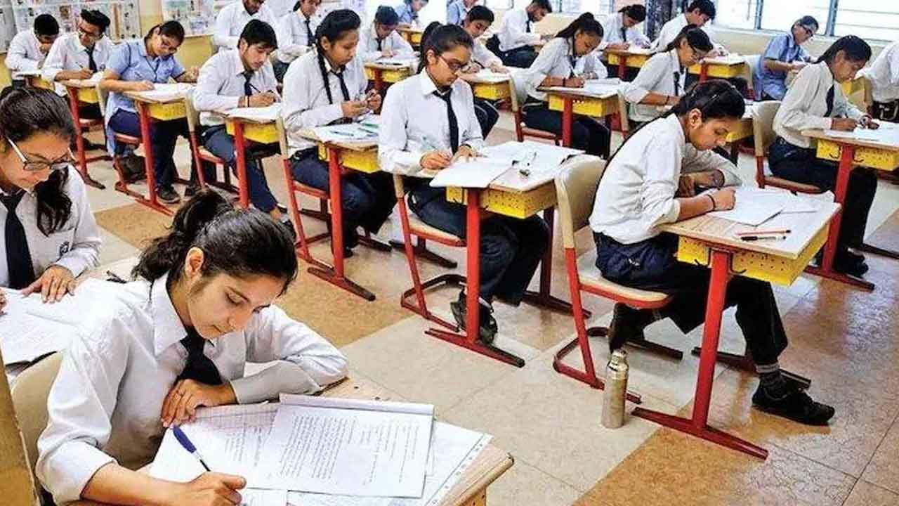 CBSE | బోర్డు పరీక్షలు.. ఏడాదిలో రెండుసార్లు నిర్వహించలేం: సీబీఎస్‌ఈ