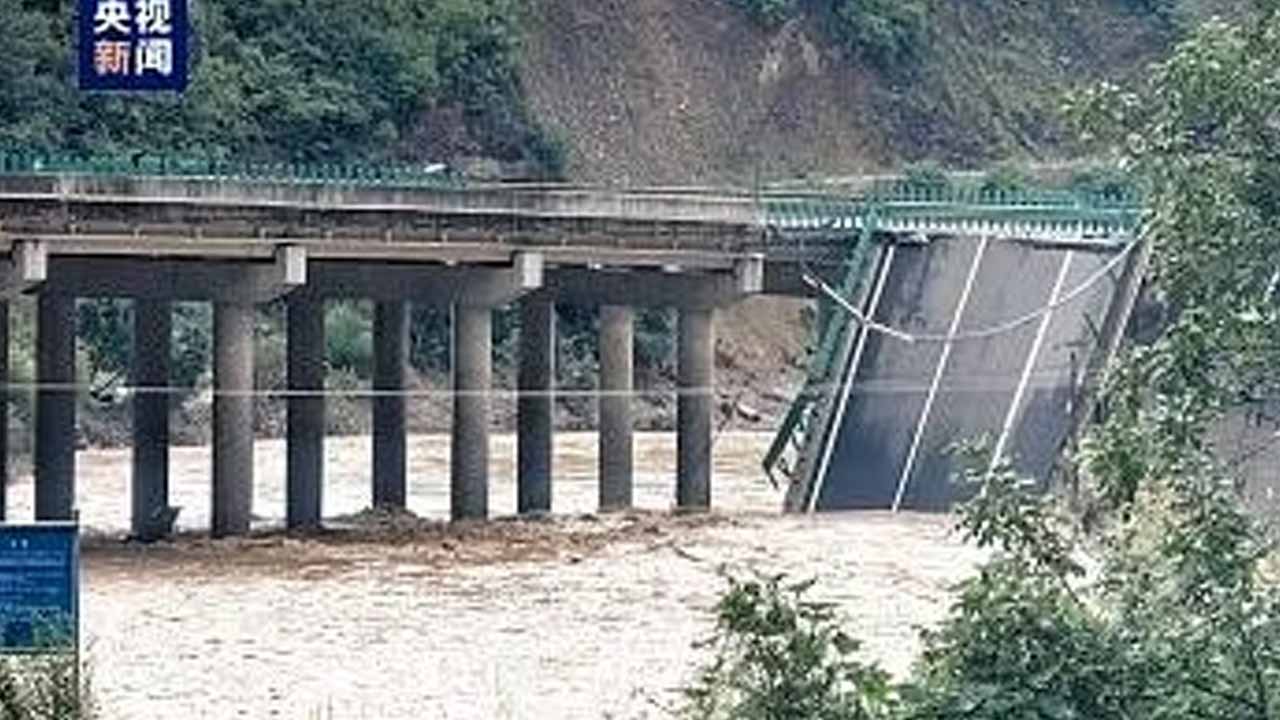 China Rains: చైనాలో ఆక‌స్మిక వ‌రద‌లు.. బ్రిడ్జ్ కూలి 11 మంది మృతి.. 30 మంది గ‌ల్లంతు