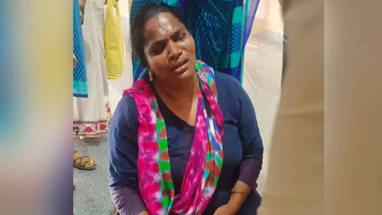 జనగామ కలెక్టరేట్‌లో ఆత్మహత్యాయత్నం