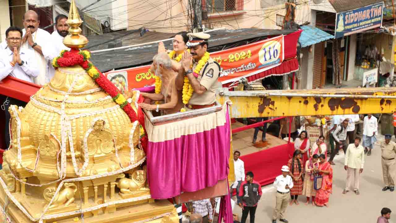Old City Bonalu | పాత బ‌స్తీ బోనాల బందోబస్తు ఏర్పాట్లపై హైదరాబాద్ సీపీ సమీక్ష