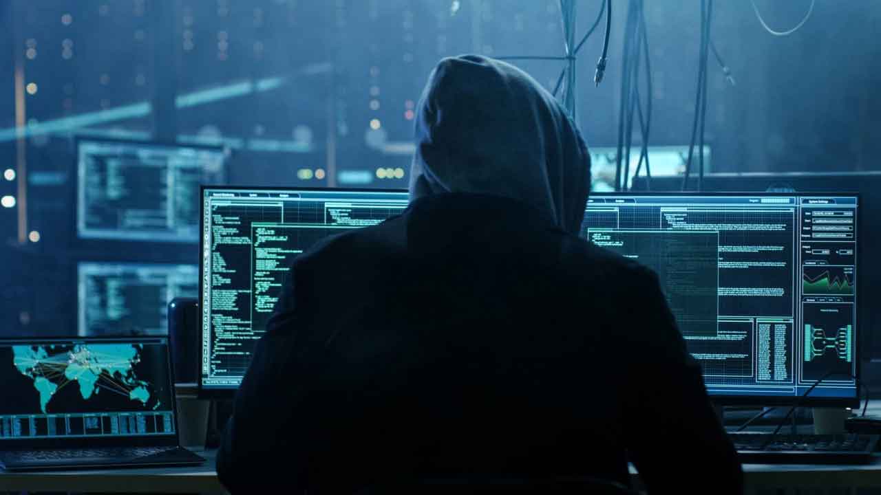 మనీలాండరింగ్‌ కేసు పేరుతో వృద్ధురాలికి టోకరా