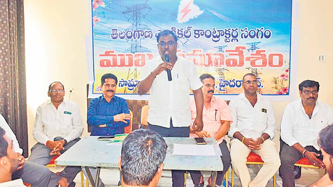 విద్యుత్తు కాంట్రాక్టర్లకు ని‘బంధనాలు’