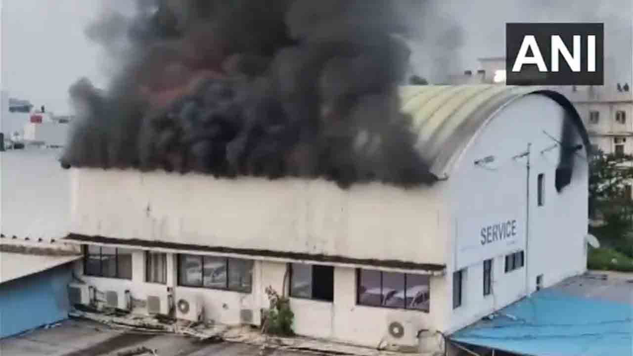 Fire Breaks Out | ఆటోమొబైల్‌ సర్వీస్‌ సెంటర్‌లో అగ్నిప్రమాదం