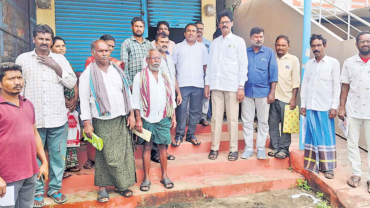 Runa Mafi | రుణమాఫీ తీరుపె నిరసనాస్త్రం.. లక్షలోపు రుణాలు పూర్తిగా మాఫీ కాలేదని ఆవేదన