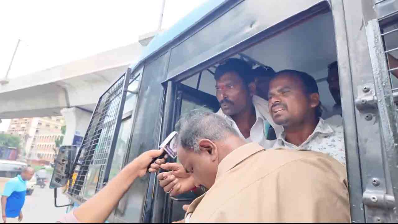 TGSPSC | ఇదేం పైత్యం.. టీజీఎస్పీఎస్సీ కార్యాలయం వద్ద రైతులను అరెస్టు చేసిన పోలీసులు.. వీడియో