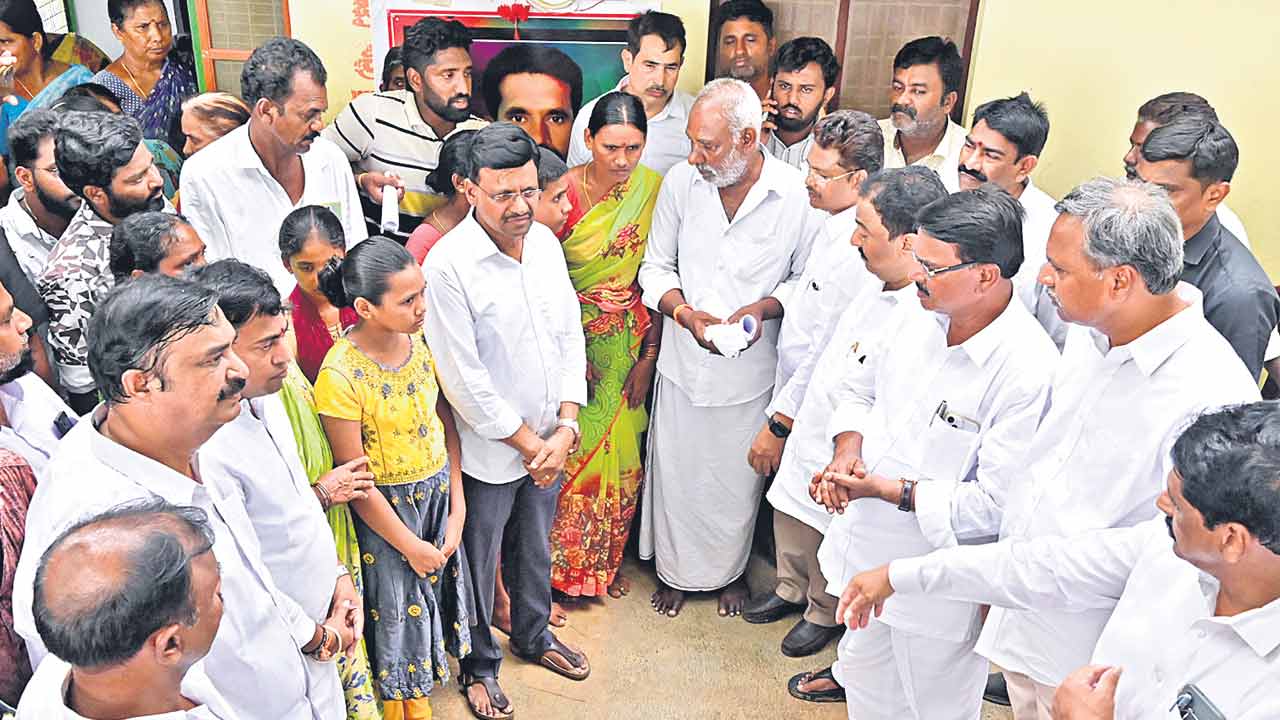 రైతులకు అన్యాయం చేస్తే అగ్గిపుట్టిస్తం