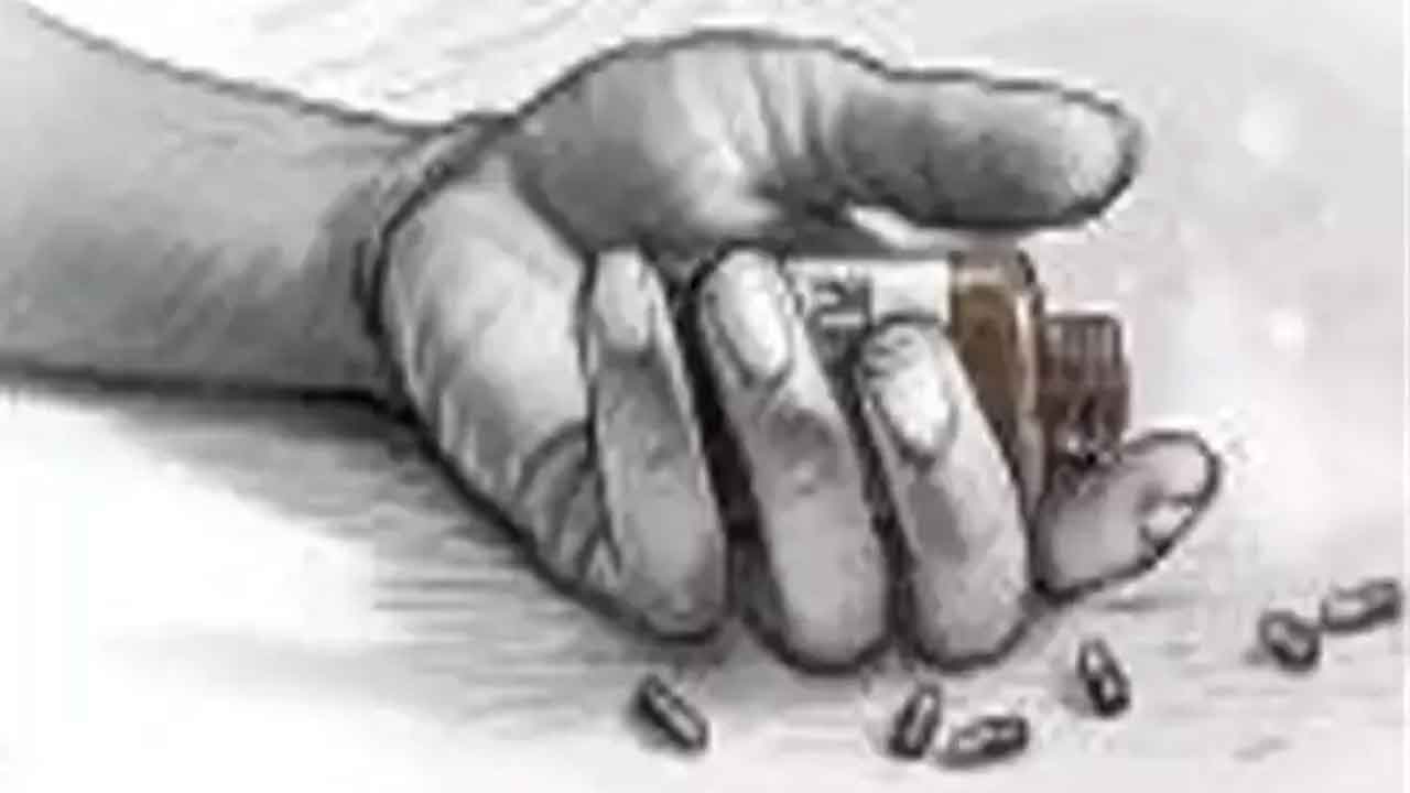 అప్పుల బాధతో మహిళా కౌలురైతు ఆత్మహత్య