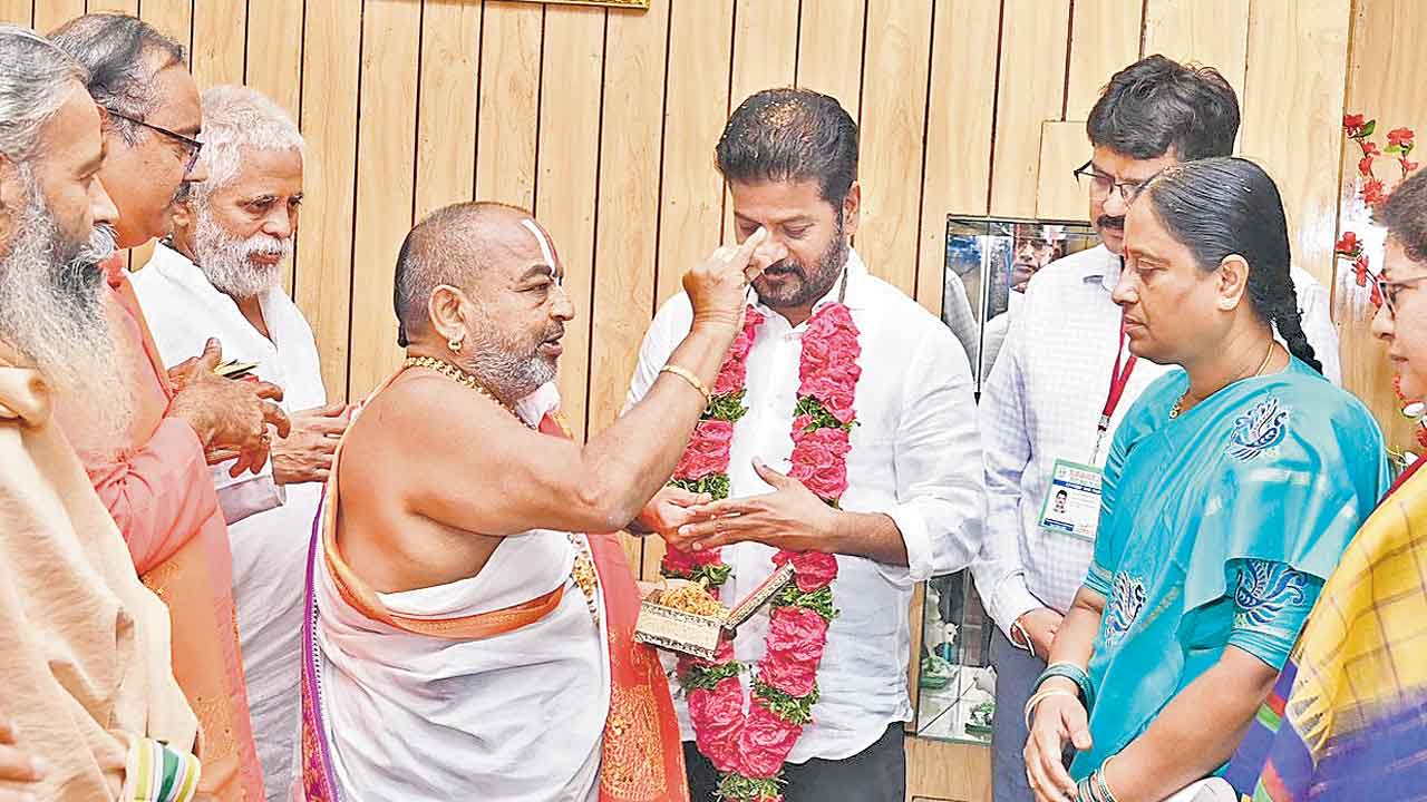 సీఎంకు పండుగల జాబితా