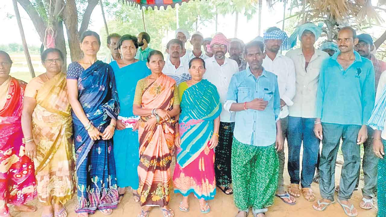 సాగు పనులు అడ్డుకున్న ఫారెస్ట్‌ అధికారులు