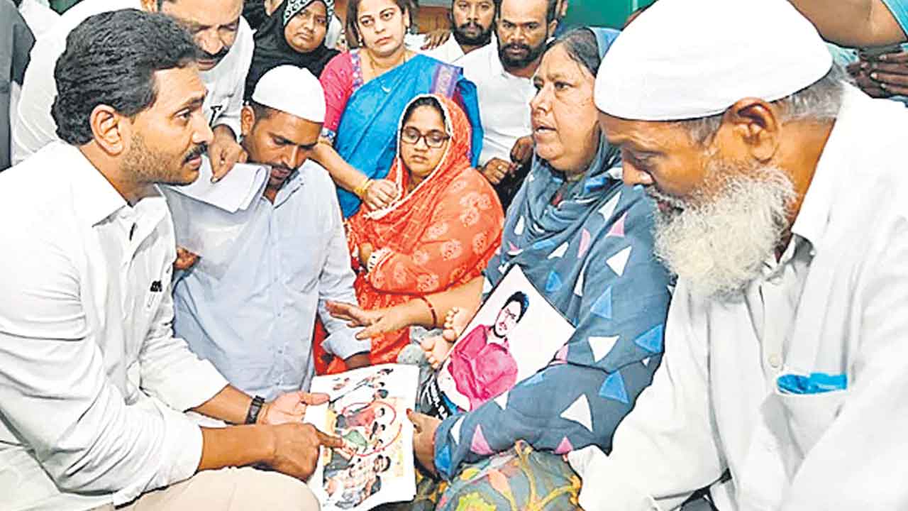 ఏపీలో అరాచక పాలన