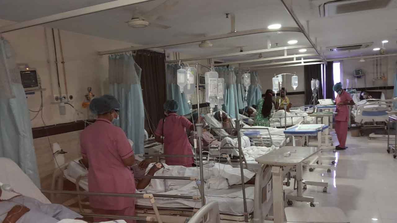 రసాయన పరిశ్రమలో గ్యాస్‌ లీకై కార్మికులకు అస్వస్థత