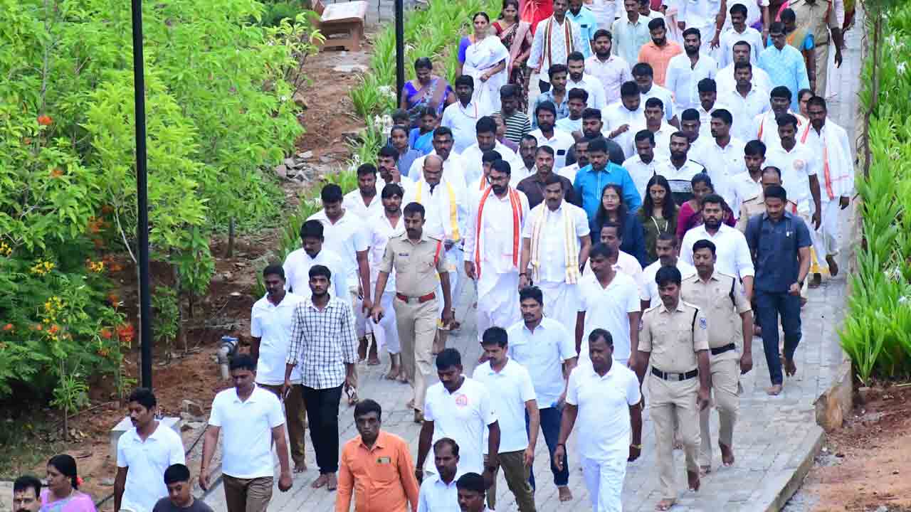 యాదగిరి గుట్టలో గిరి ప్రదక్షిణ