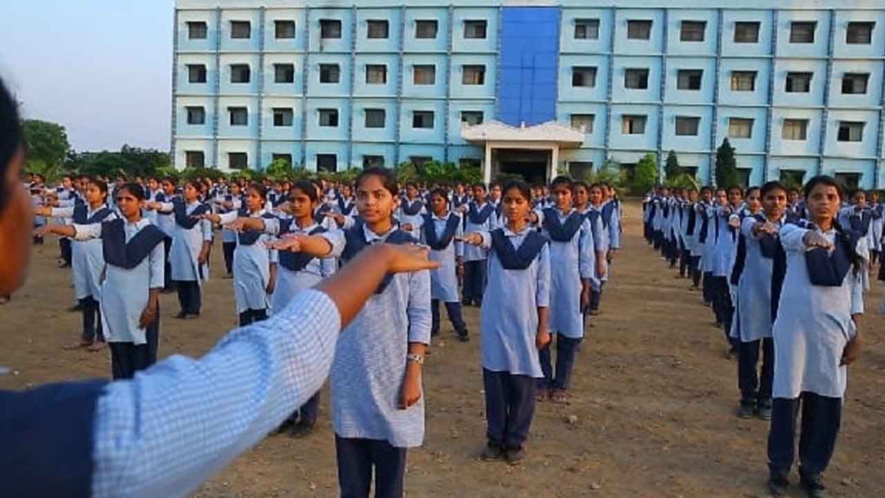 Gurukula Schools | గురుకుల విద్యార్థులు రోబోలా?.. 600 మంది 15నిమిషాల్లో కాలకృత్యాలు తీర్చుకోగలరా?