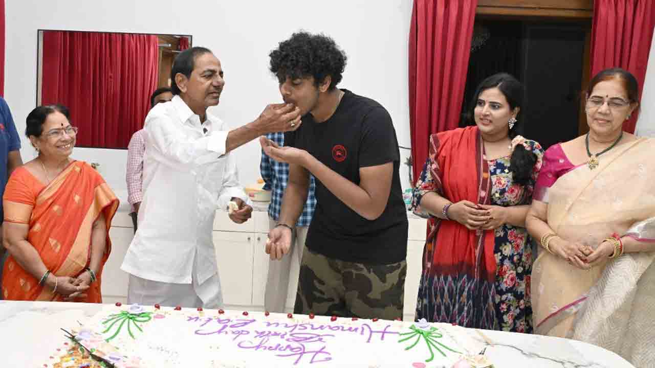 Himanshu Birthday | ఎర్రవెల్లిలో హిమాన్షు పుట్టిన రోజు వేడుకలు.. ఆశీర్వదించిన కేసీఆర్ దంపతులు